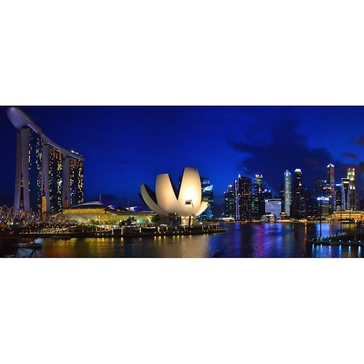 絵画風 壁紙ポスター (はがせるシール式) シンガポール 夜景 パノラマ マリーナベイ・サンズ キャラクロ SGP-007S1 (1374mm×576mm) ＜日本製＞ ウォールステッカー お風呂ポスター