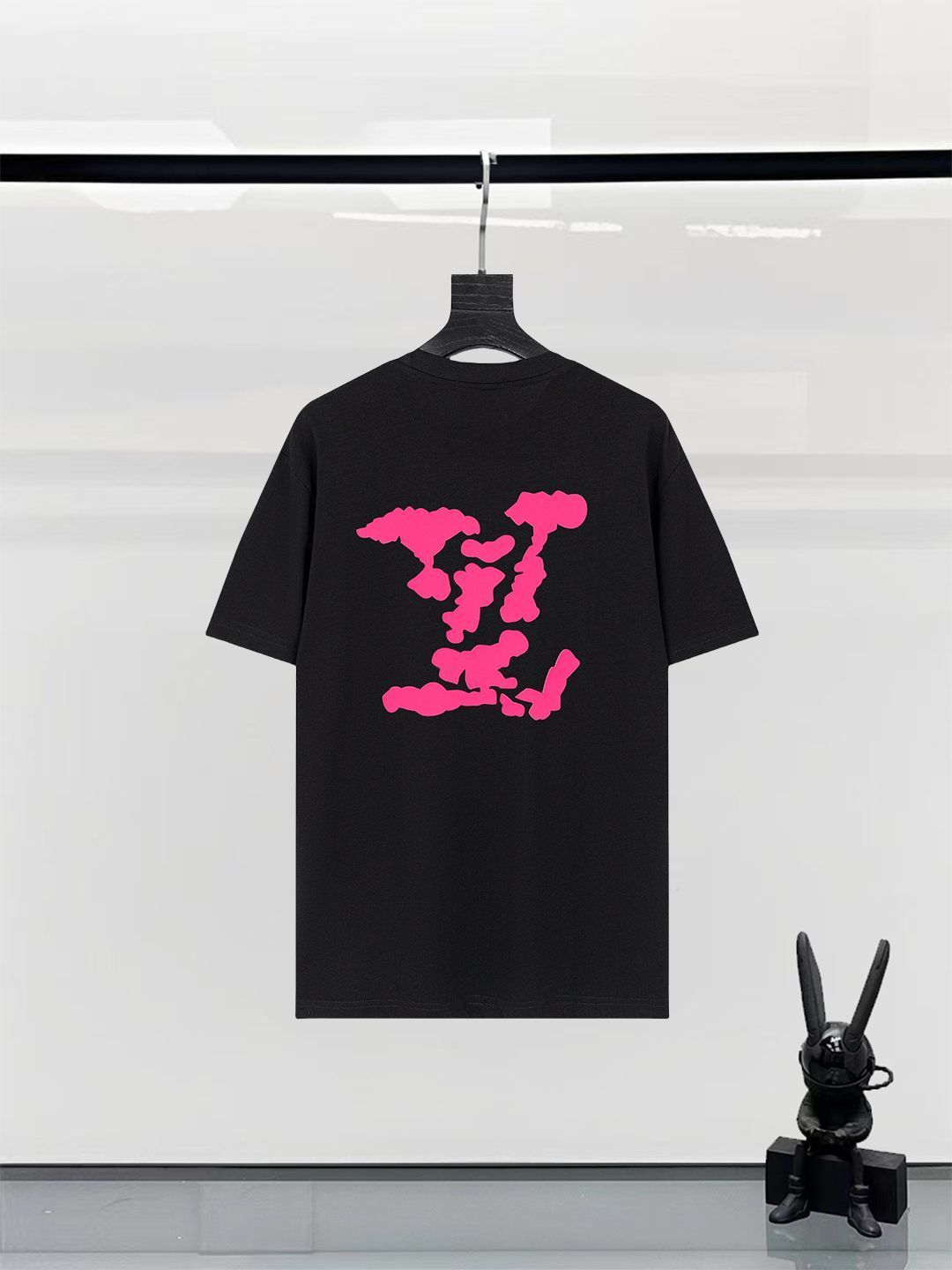 25AW★Louis Vuitton★スカーフプリントTシャツ 今日特価】Louis Vuitton 25SS 破線ロゴプリント ショート