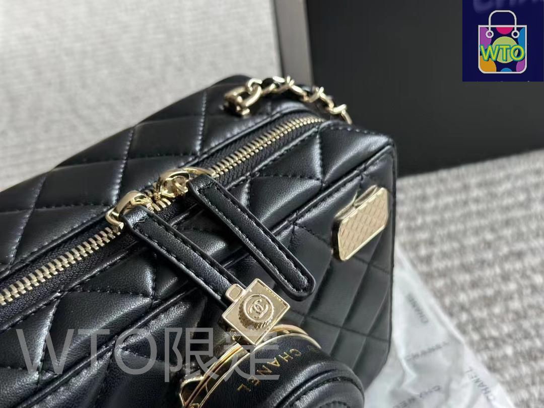 【可愛いサイズ♡】持ちやすく万能！CHANEL カメラバッグ Chanel シャネルカメラバッグ、メッセンジャーバッグ、かわいい