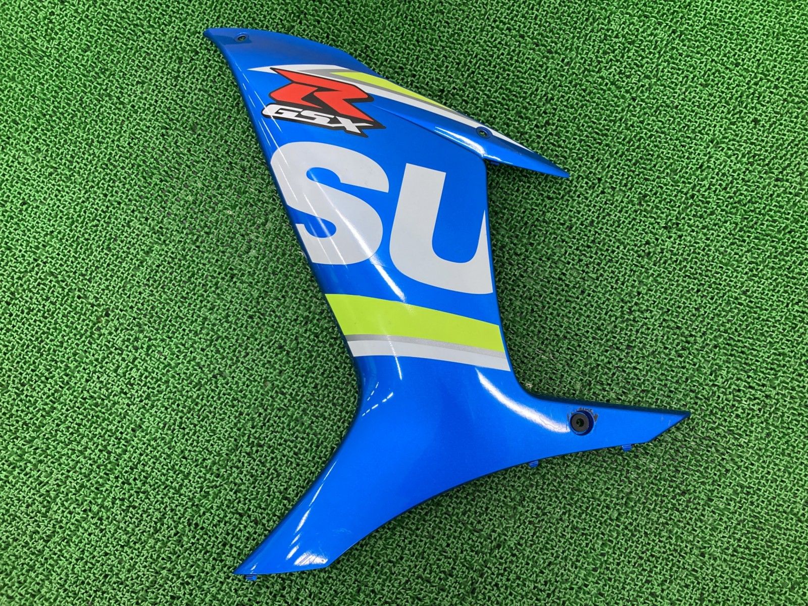GSX-R750 サイドカウル 左 青M 14J スズキ 純正 ミドルカウル L1-L7 11-17年 アッパーカウル 修復素材やペイント素材に 【中古】 86 GSX-R750 サイドカウル 左 青M 14J スズキ 純正 ミドルカウル L1-L7 11