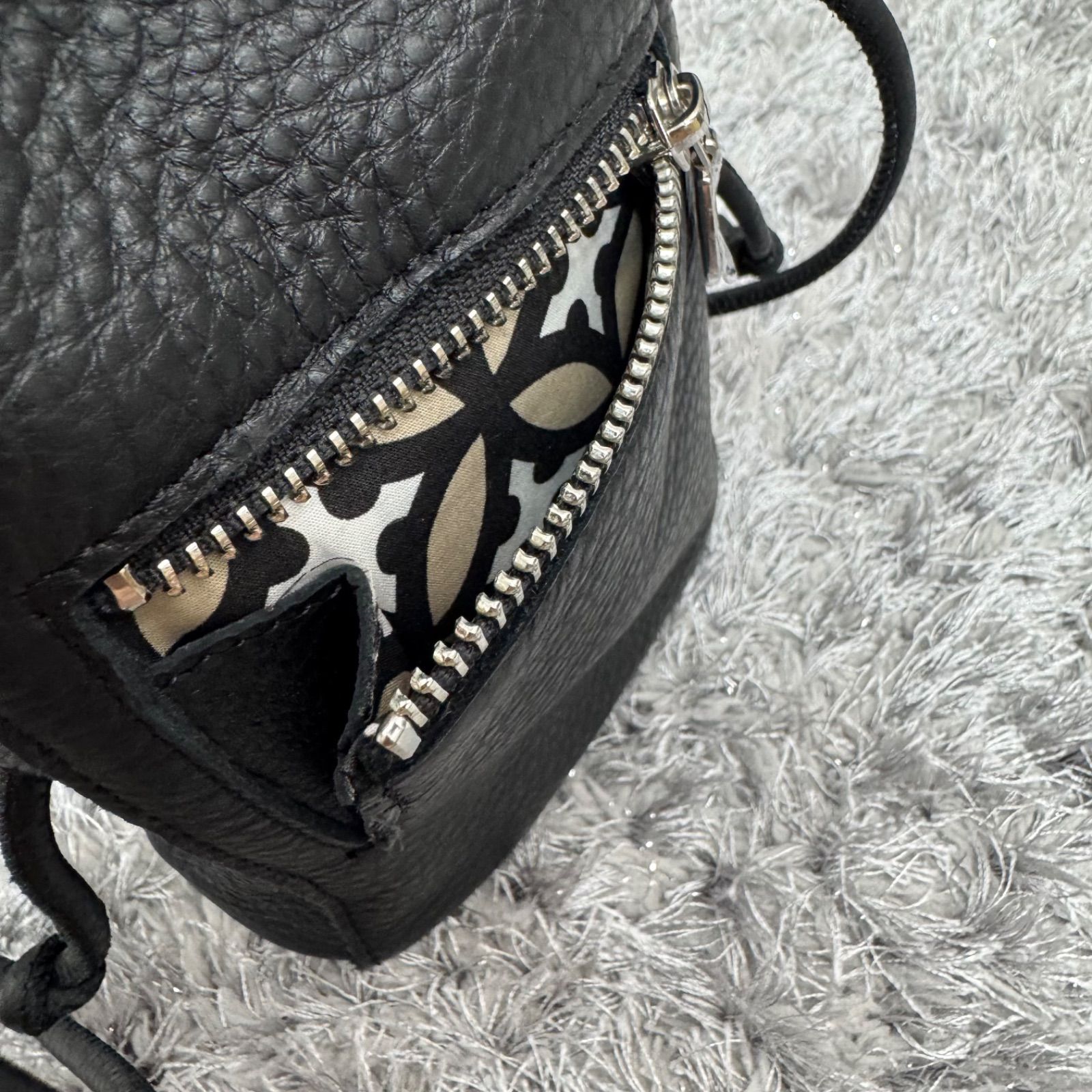 ショルダーバッグ