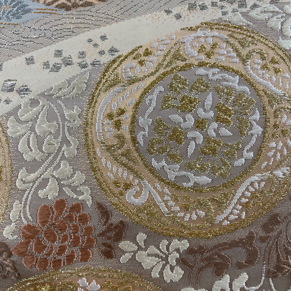 新品袋帯 名品 花菱 花唐草 箔 唐織 ベージュ 六通 正絹袋帯