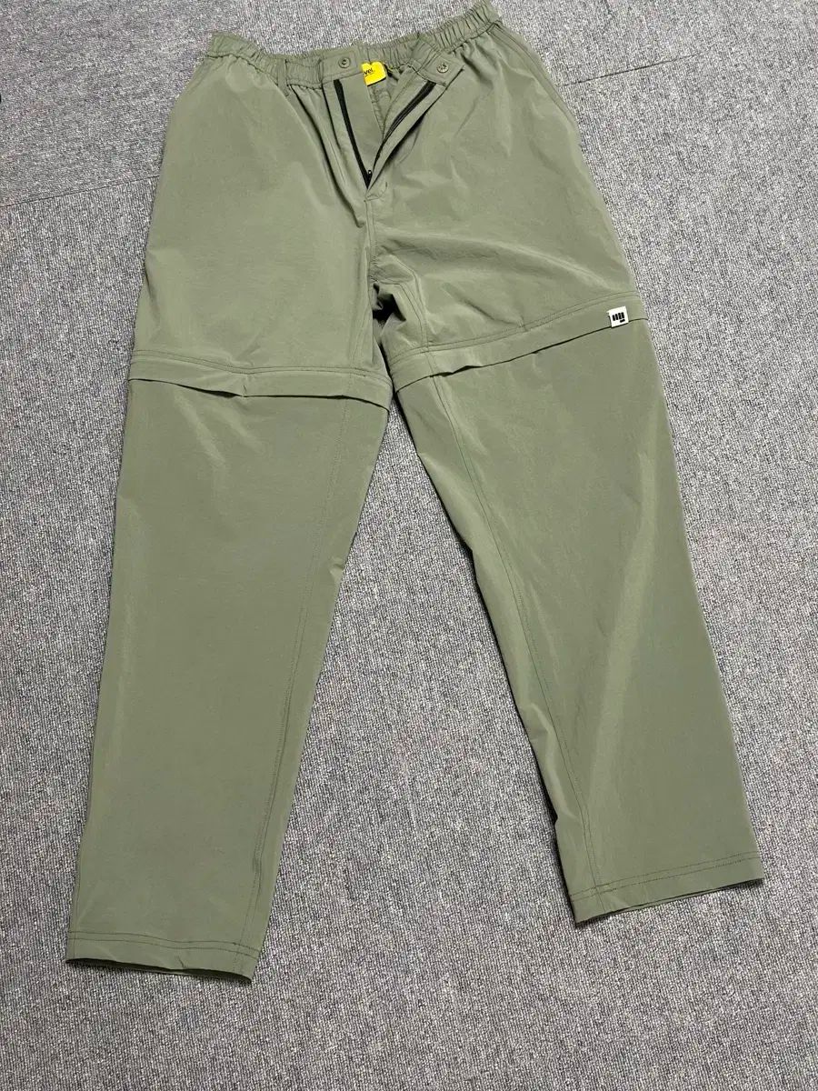 キートラベル M サイズ オリーブ パンツ 販売