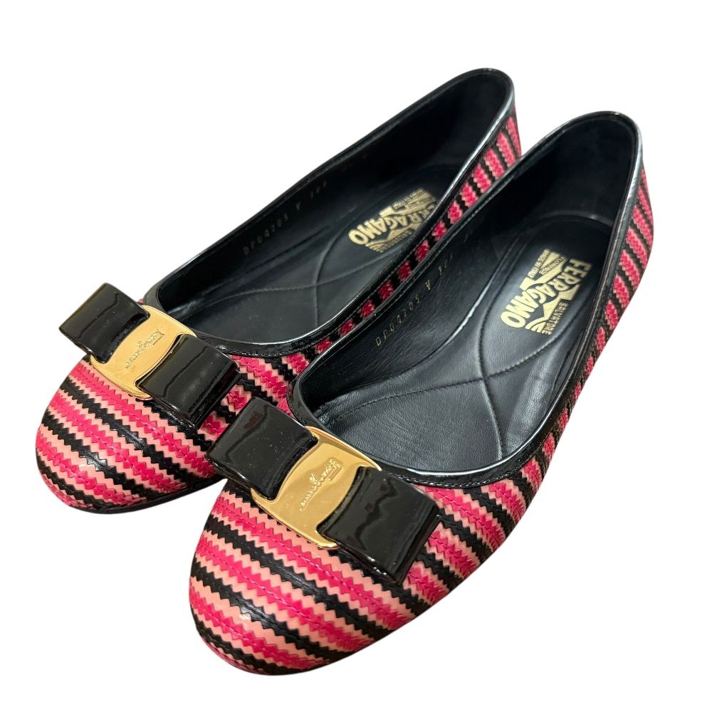 Salvatore Ferragamo サルヴァトーレフェラガモ ボーダー ヴァラリボン フラットパンプス サイズ8 1|2 約25.5cm ピンク ブラック レディース 古着