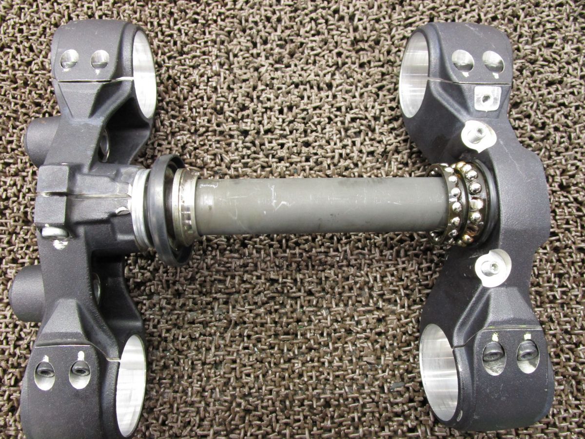 ドカティ ハイパーモタード820SP トップブリッジ ステム □A398！倒立