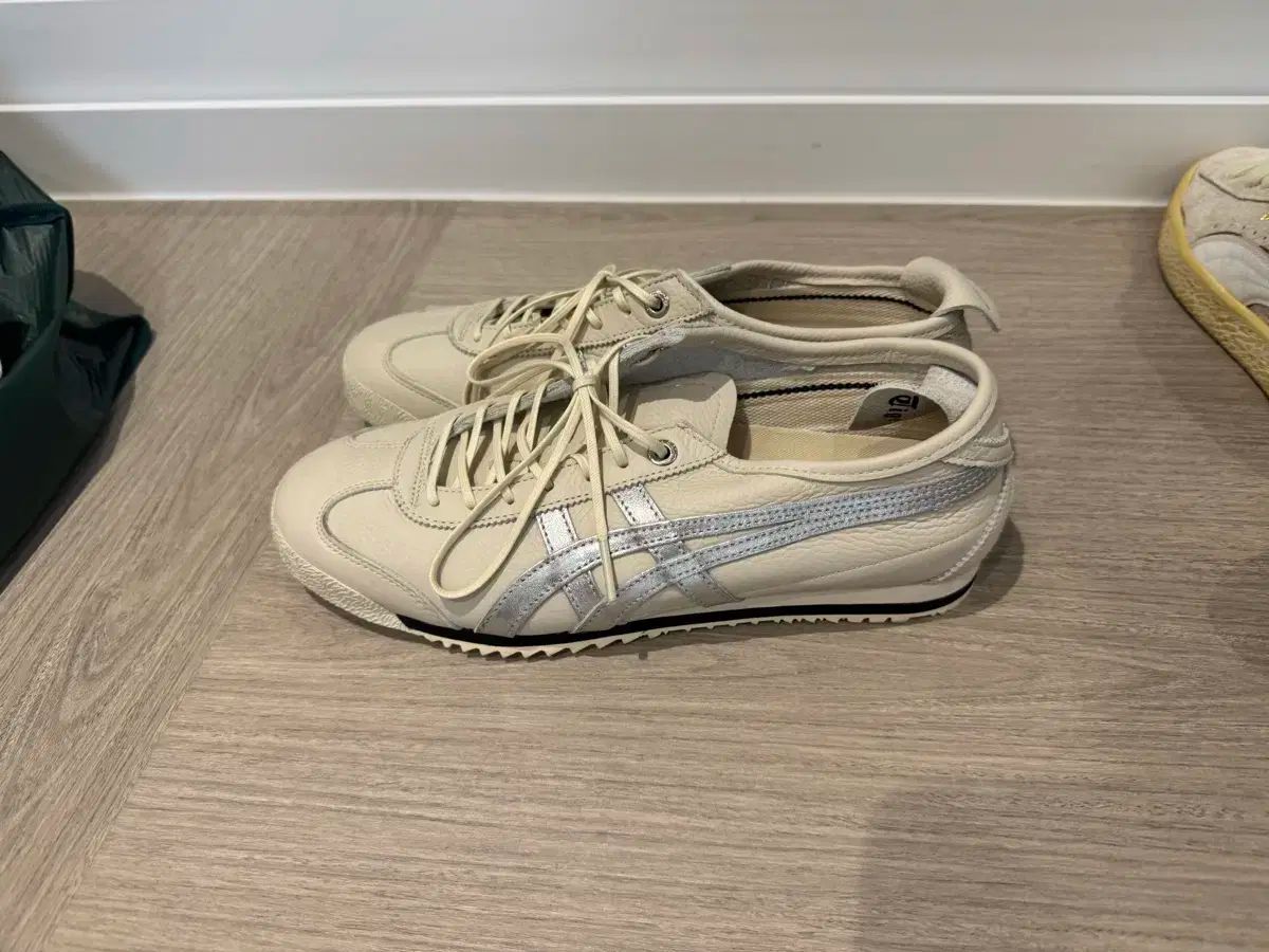 245 onitsuka tiger オニツカタイガー バーチシルバー
