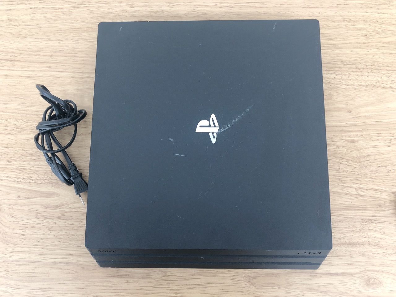 通電 済み PS4 Pro 1TB 本体 ゲーム機本体 2