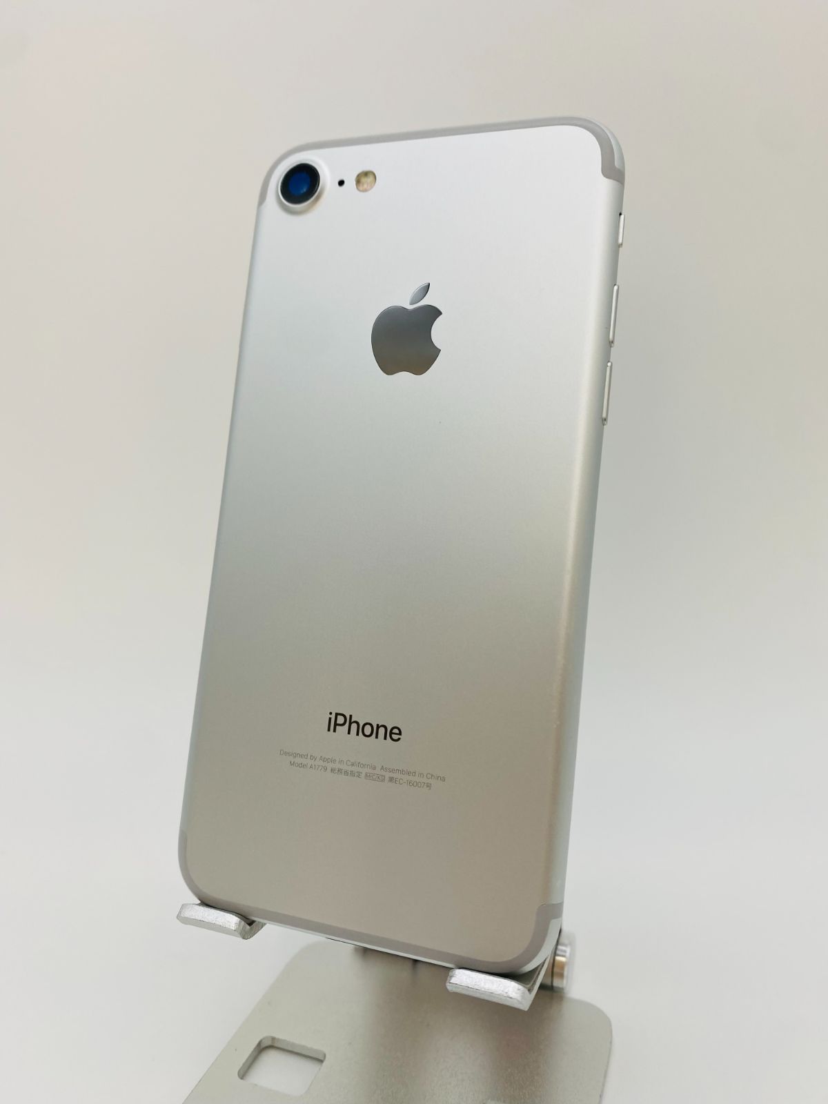 iPhone7 32GB モデルA1779 背面クリア