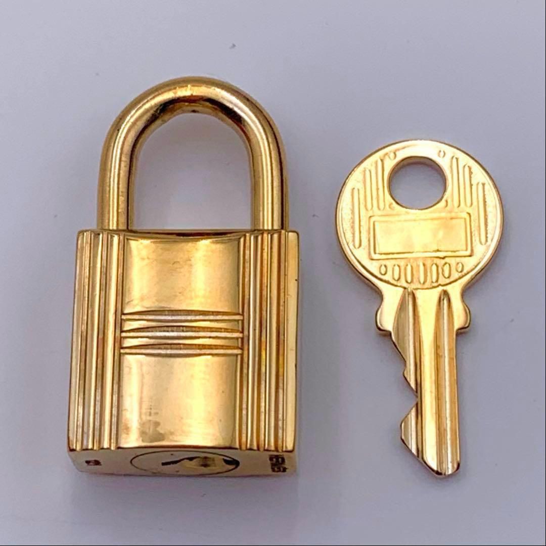 HERMES エルメス カデナ　24Kメッキ　No.121  121番　鍵付き HERMES エルメス カデナ 121番 ゴールド 24Kメッキ 鍵付き