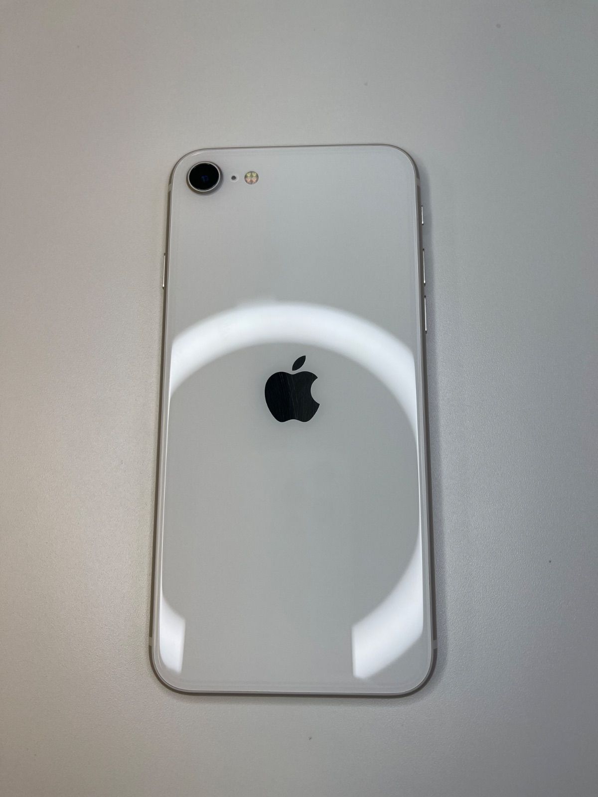 ⭐️使用短⭐️iPhone se3★128GBスターライトバッテリー94% ⭐️使用短⭐️iPhone se3☆128GBスターライトバッテリー94%