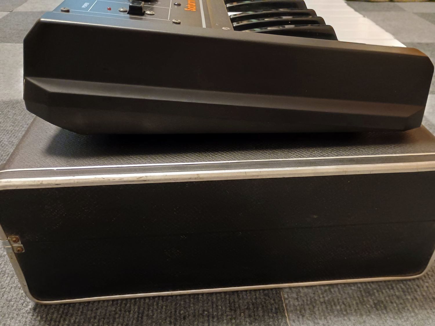 希少品 Roland シンセサイザー Suturn SA-09 ハードケース付 Roland - 希少品 Roland シンセサイザー Suturn SA-09 ハード