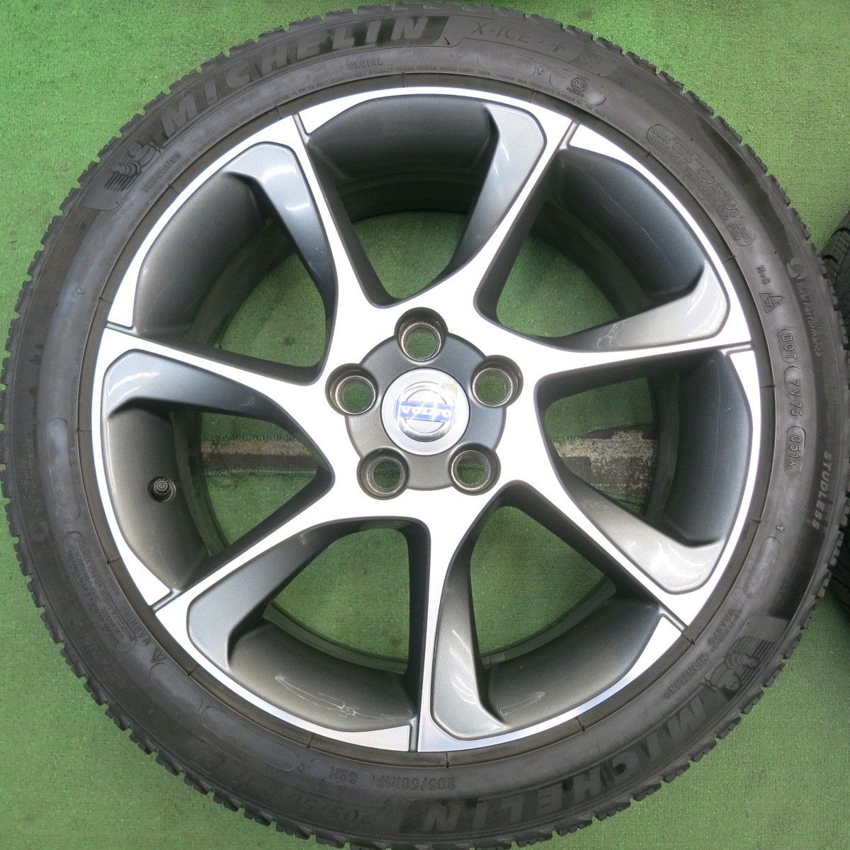 引き取り可】ボルボ VOLVO17インチ純正ホイールスタッドレスタイヤ4本