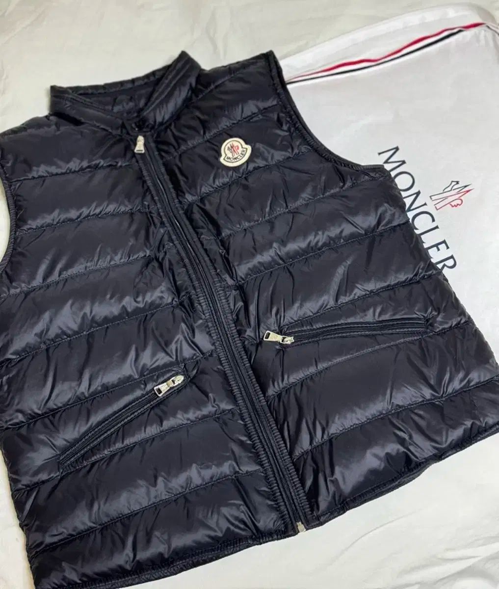 MONCLER(モンクレール) GUI グリル ダウン ベスト キッズ 14