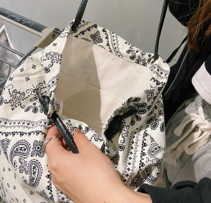 ペイズリー柄 トートバッグ 2色展開 011 - メルカリ