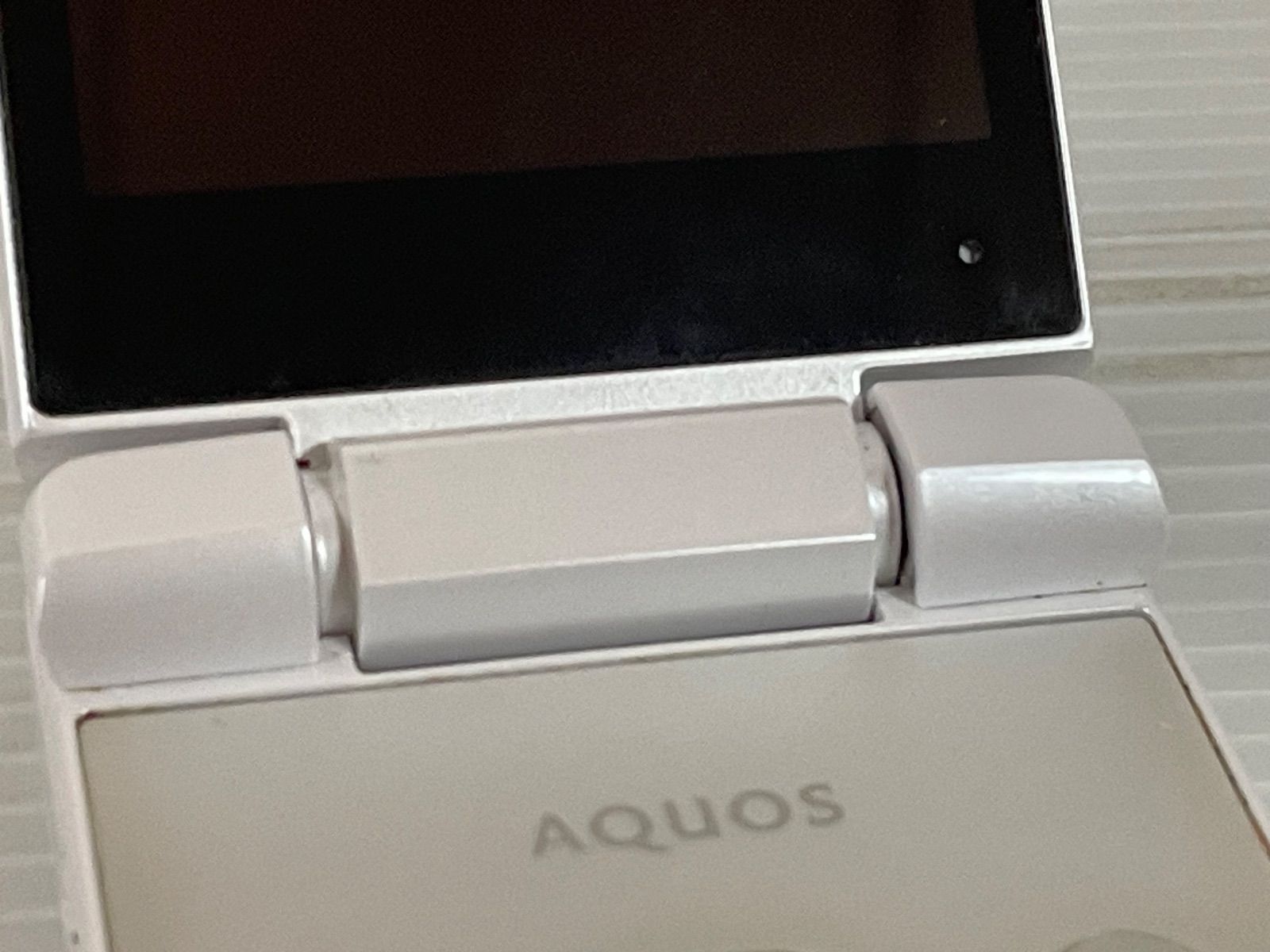 AQUOS ケータイ3 ホワイト アクオスケータイ 型番:NP805SH 容量