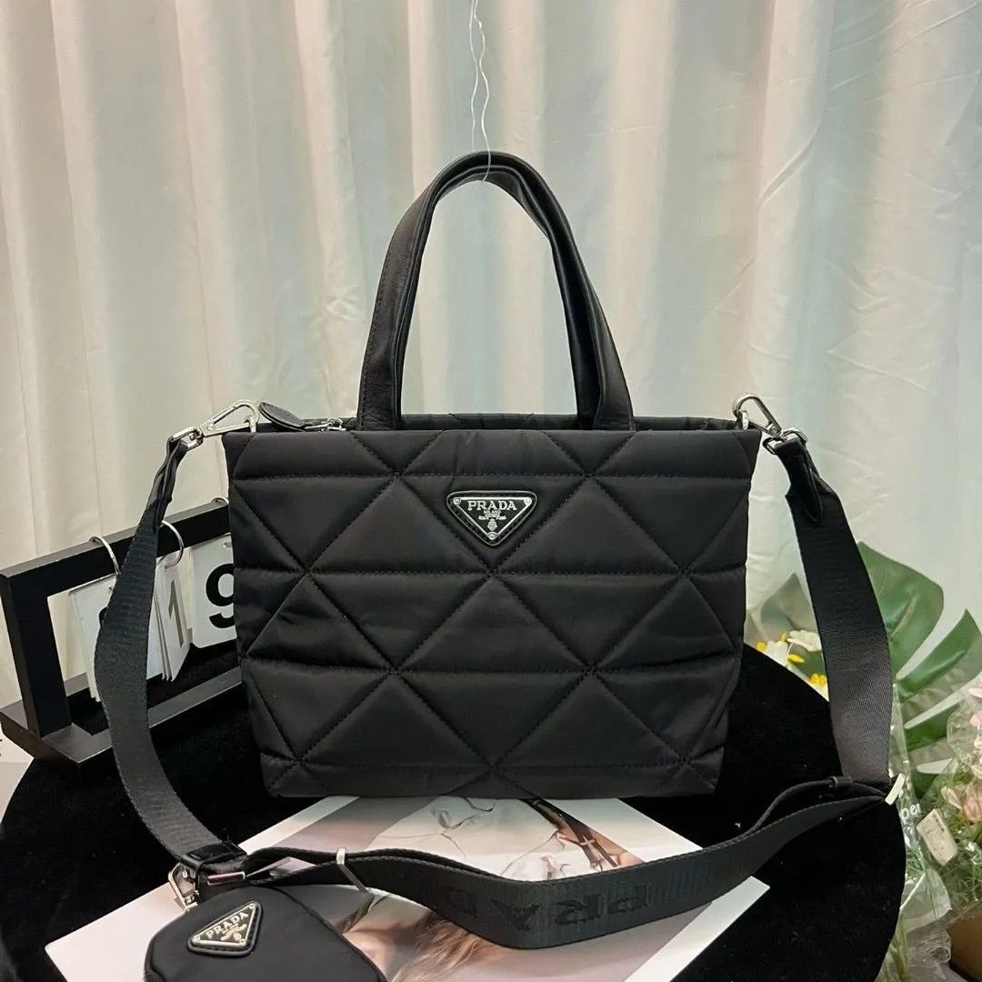 新品未使用 箱付  Prada ノベルティトートバッグ 専用ページ