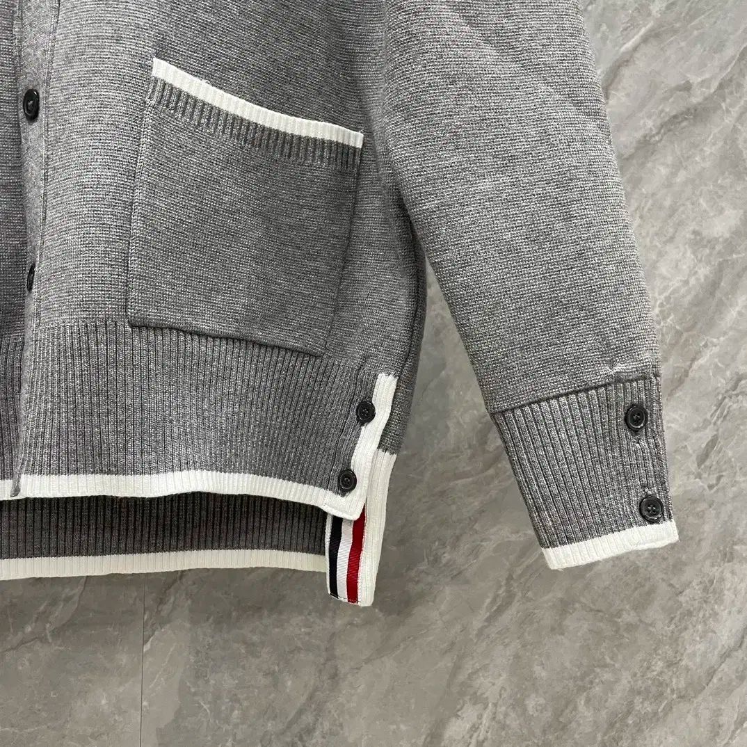 THOM BROWNE トムブラウン 大判 マフラー ダークグレー ユニセックス THOM BROWNE トムブラウン 大判 マフラー ダークグレー ユニ