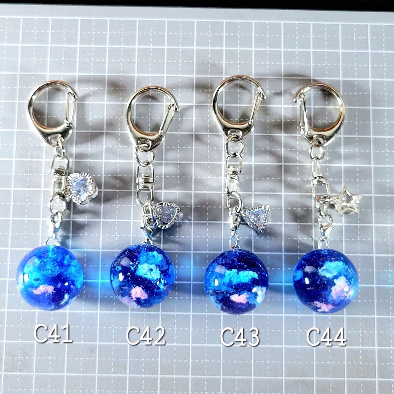 空玉キーホルダー 雲レジン 空レジン - メルカリ