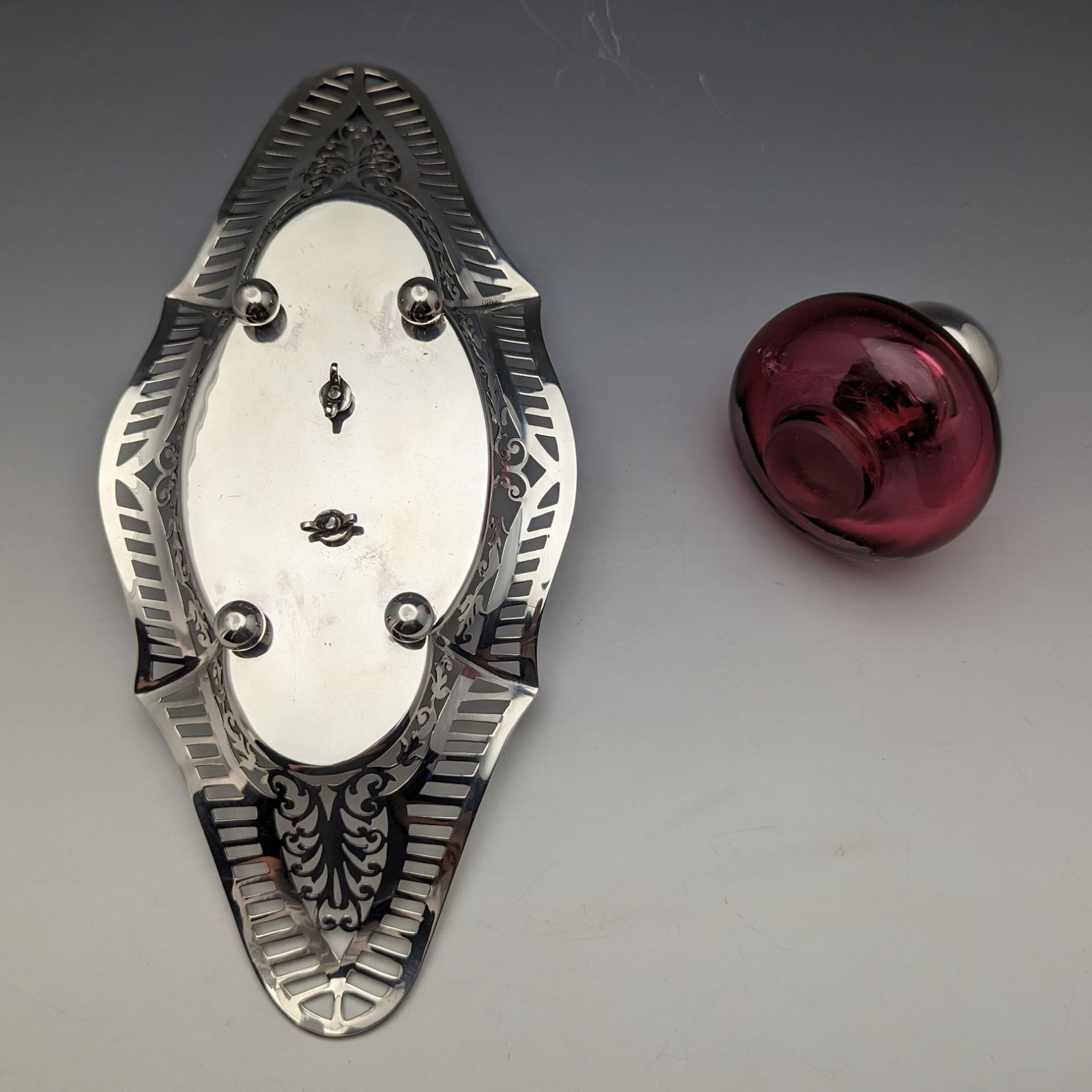 1896年 英国ヴィンテージ 純銀製 インク壺＆受け皿セット Sibray, Hall 1896年 英国ヴィンテージ 純銀製 インク壺＆受け皿セット Sibray
