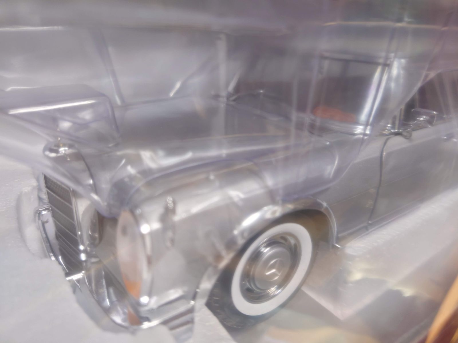 1/18 ミニカー 1966 メルセデスベンツ 600 サンスター 1966 Mercedes-Benz 600 Pullman Diecast Model Car | Sunstar