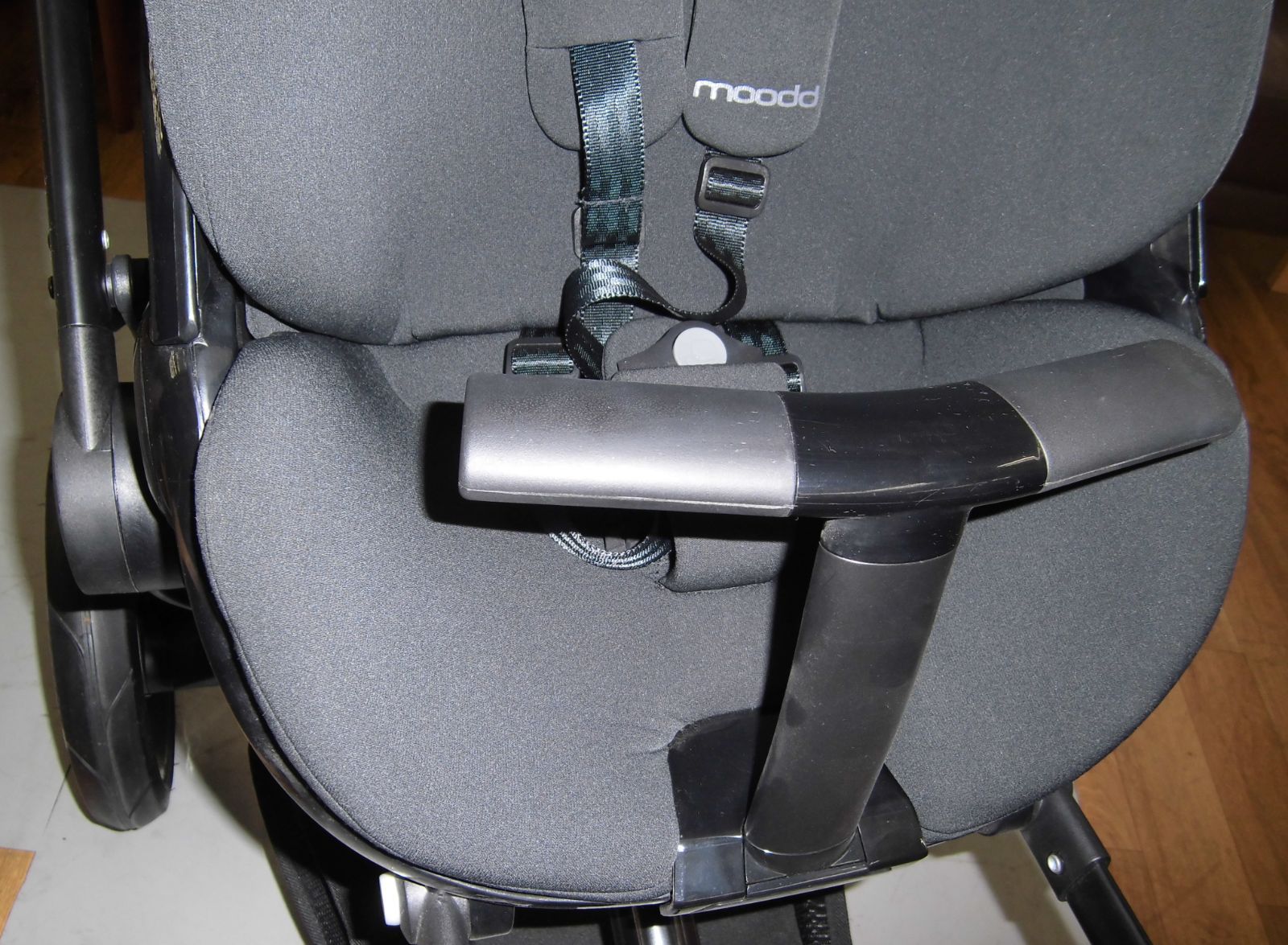 R302 高級 Quinny Moodd クイニー ムード 三輪ベビーカー ブラックディ