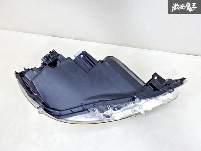 TOYOTA トヨタ 純正 NHP10 アクア 中期 ハロゲン ヘッドライト