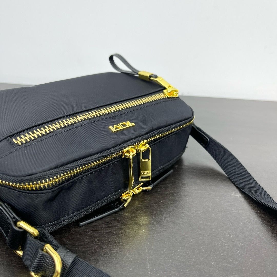 新品  [トゥミ] ショルダーバッグ tumi voyageur 196615 斜めかけ 肩掛け バッグ