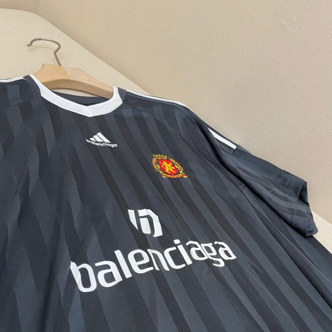 BALENCIAGA adidas soccer Tシャツ ユニフォーム - メルカリ
