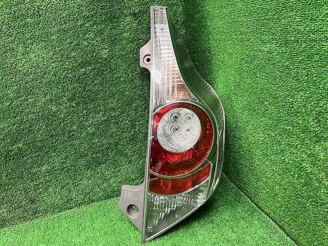 アクア NHP10 後期 右 テールランプ テールライト №AR81217 中古 アクア NHP10 右テールランプ・テールライト L スタンレー 52