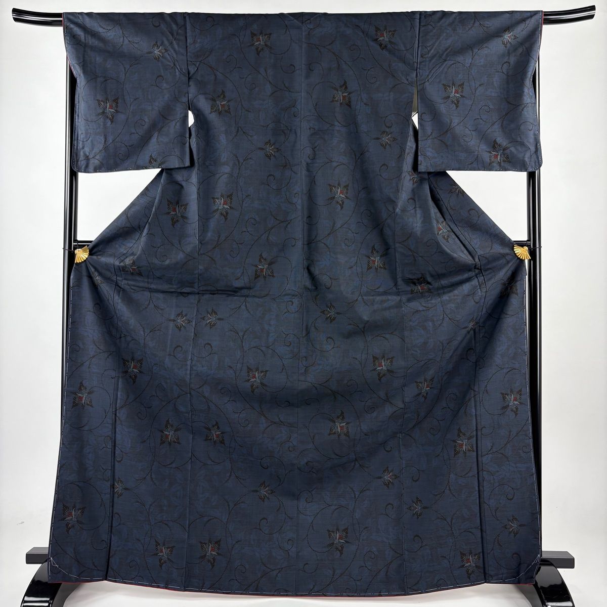 大島紬 身丈171.5cm 裄丈68.5cm L 袷 純泥染 証紙 花唐草 濃紺 正絹 秀品