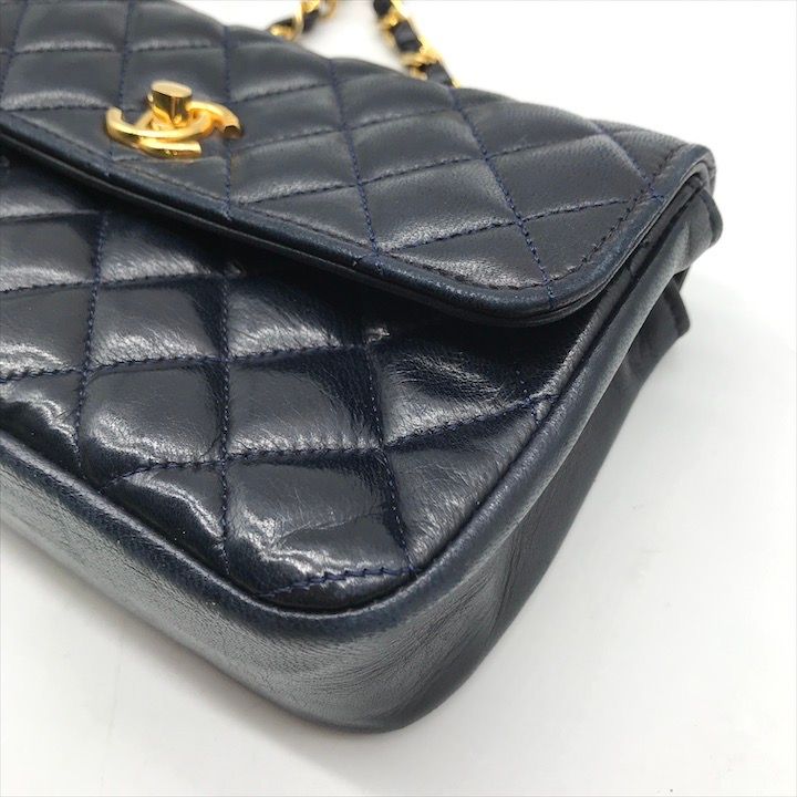 美品 CHANEL シャネル ミニ マトラッセ ターンロック チェーン ショルダー バッグ ネイビー 紺 ブランド レディース 鞄 かばん k5649 美品 CHANEL シャネル ミニ マトラッセ ターンロック チェーン