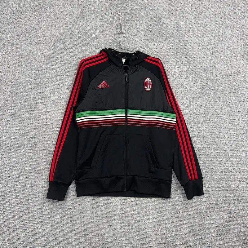 【雷市場（ポンジャン）商品韓国直送】 adidas(アディダス) AC ミラノ 3本線 トラックトップス フード付き ジップアップパーカー 110