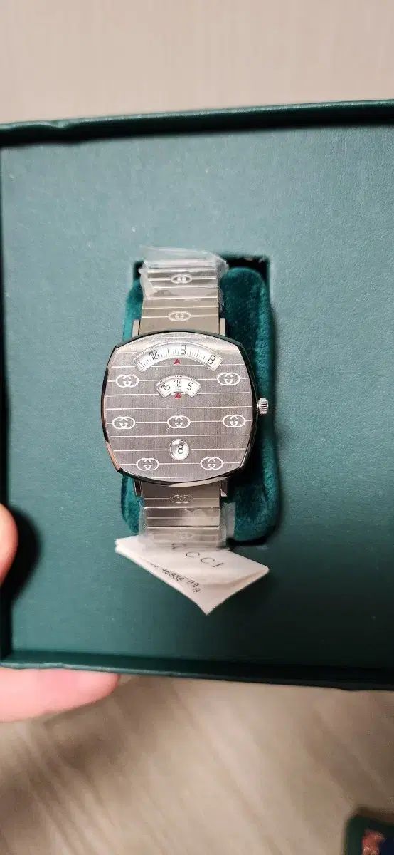 グッチ　　腕時計　GUCCI GUCCI グッチ 120 トルナヴォーニ 4Pダイヤモンド 腕時計