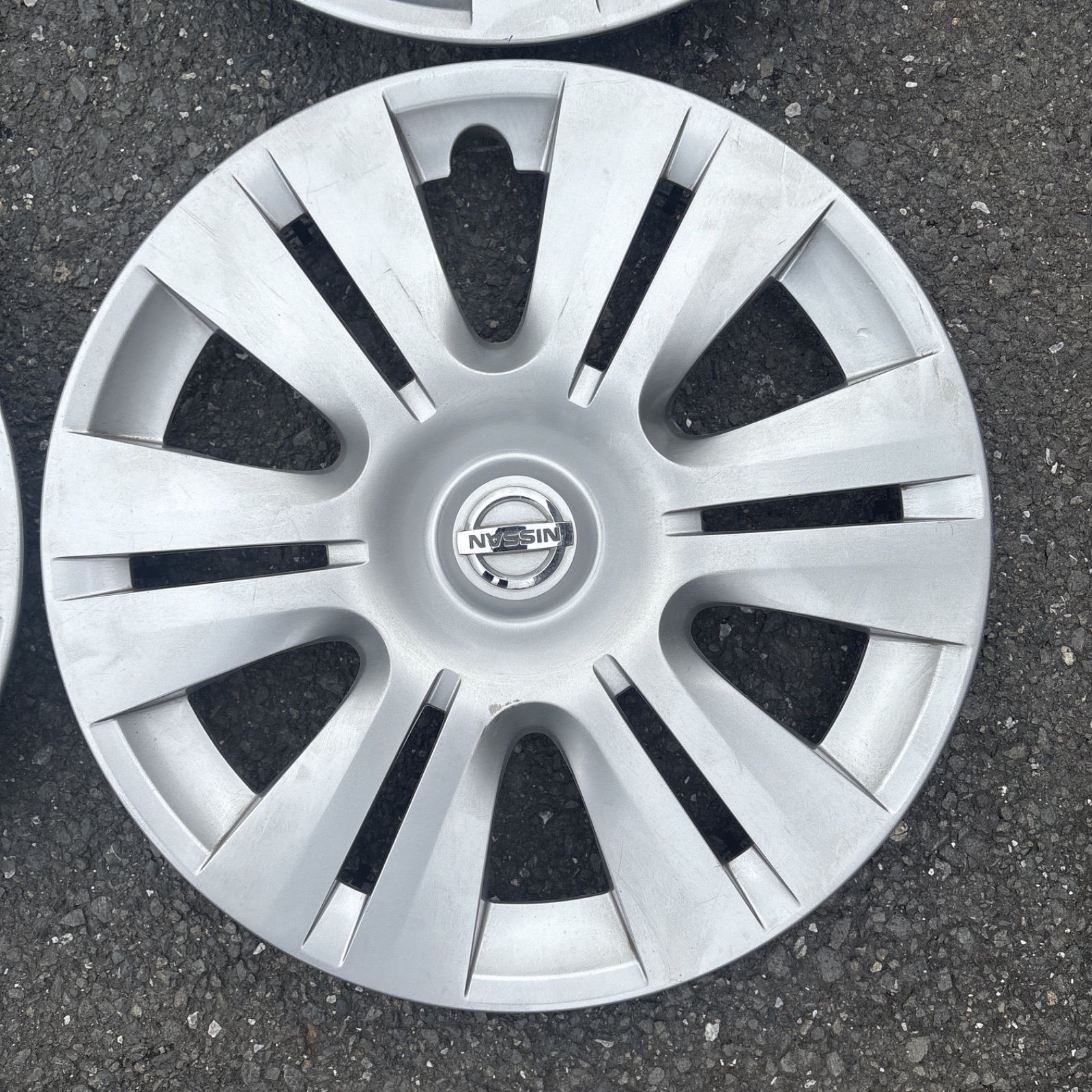 最終値下げ【送料無料】日産 NV350 キャラバン 純正ホイールキャップ