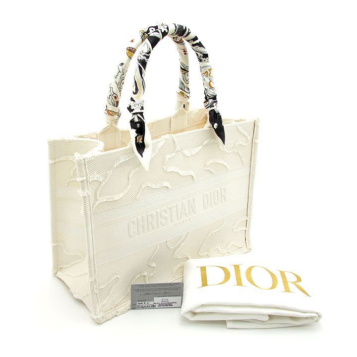 中古良品】Dior Book Tote トートバッグ ディオール ブック トート ミディアム M1296ZWAH ツイリー付 カモフラージュ 白 A4対応 イタリア製 大容量 ジャガード バック 迷彩 ブランドバッグ ブランド品販売アールデコ メルカリ店 メルカリ ディオール DIOR BOOK TOTE ブックトート サイズ:L 迷彩デザイントートバッグ 中古 SJ02