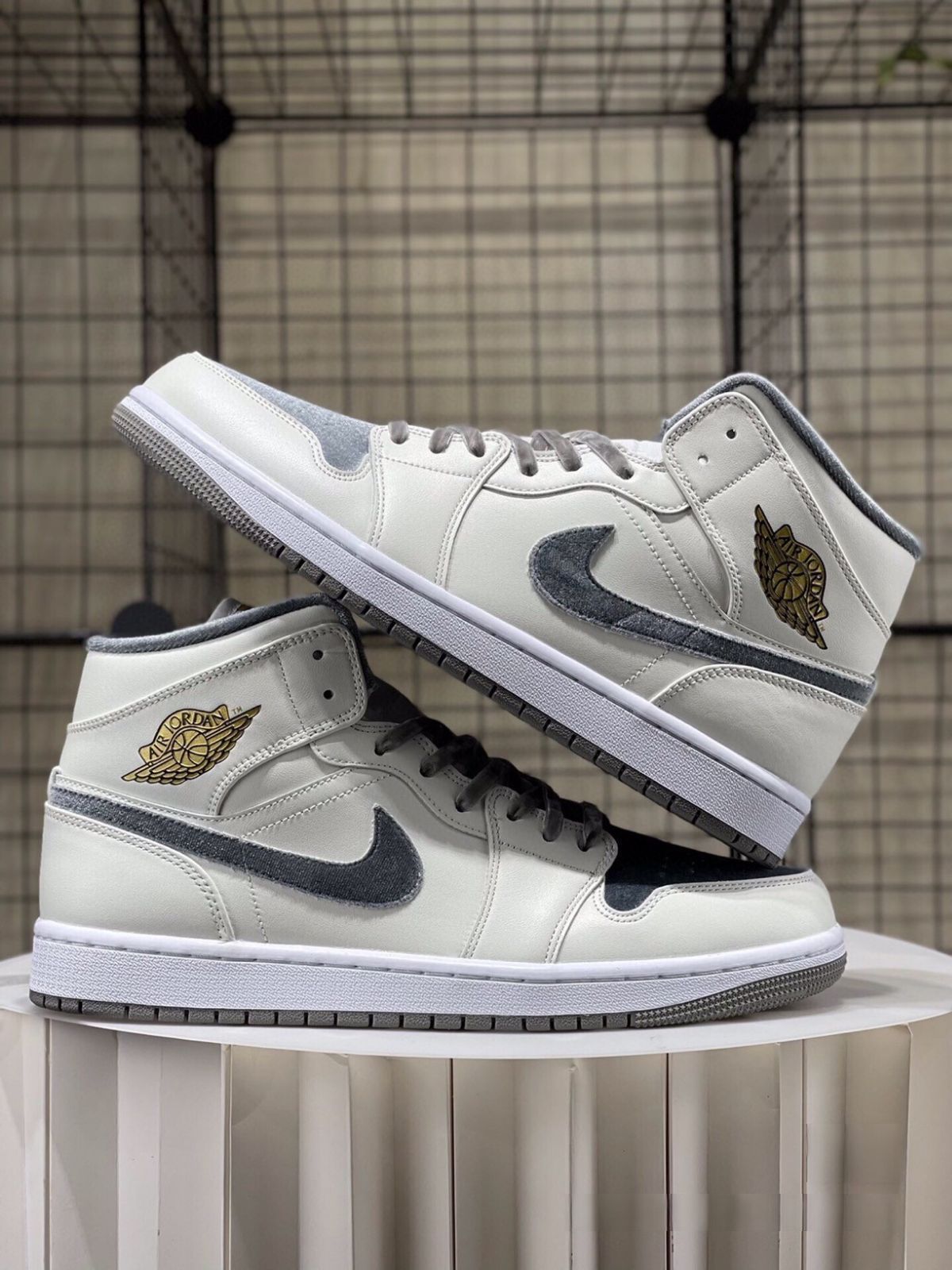 げ ?? ?? ナイキ スニーカー Air Jordan 1 Mid Velvet Toe”
