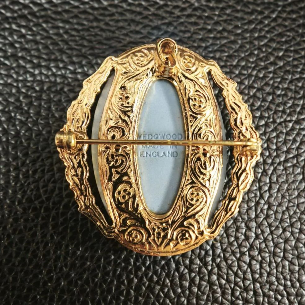 ♢ブルービーチ★ページです♢K18 カラーチェンジフローライト チャ―ム 箱付き】WEDGWOOD ウェッジウッド ブルーカメオ フローラル