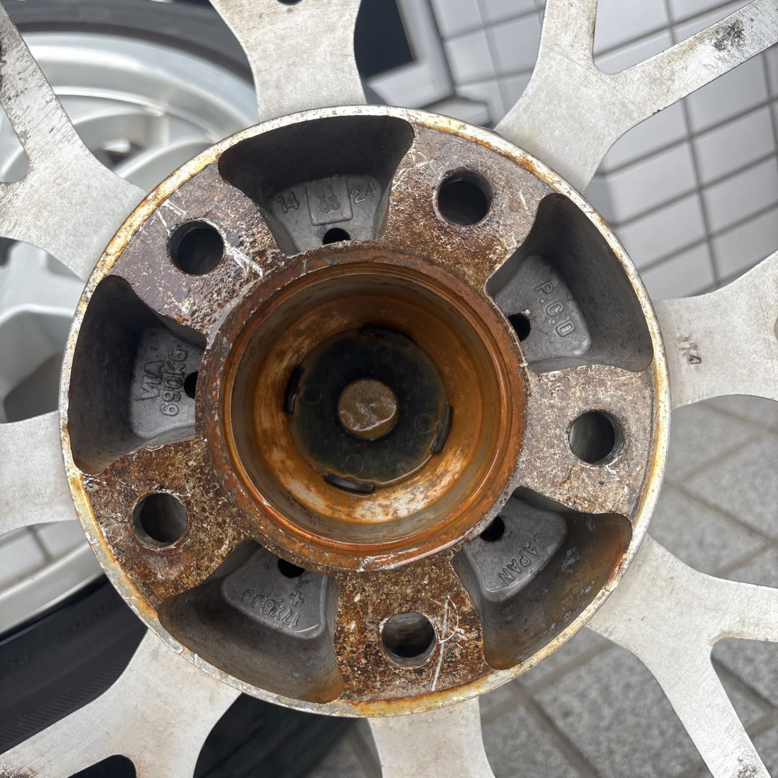 245|40r17