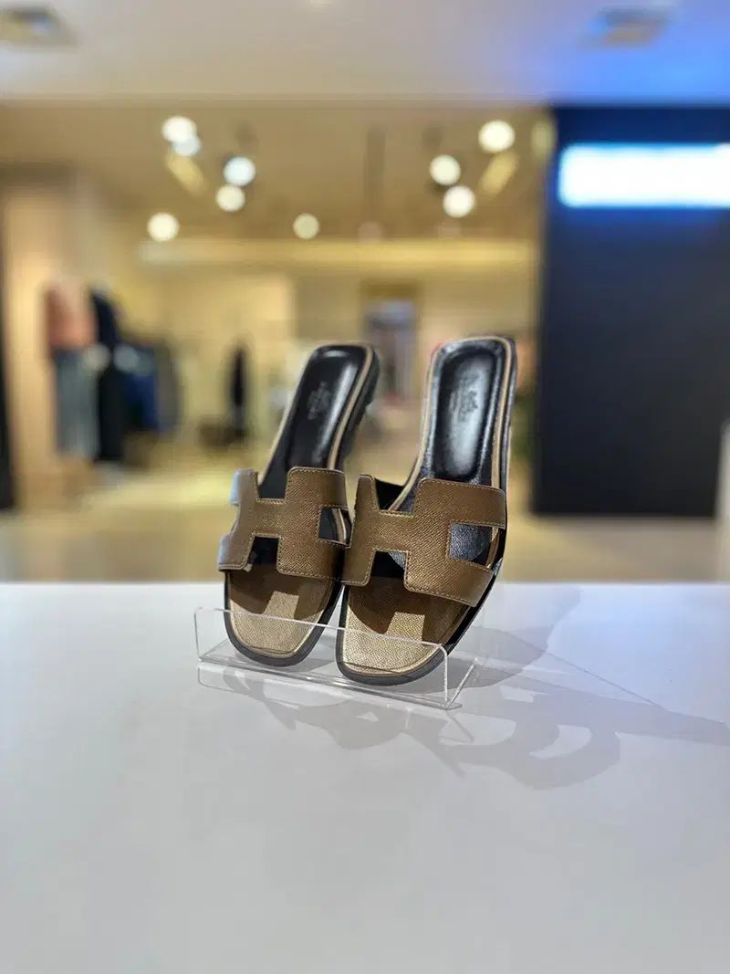 サンダル Hロゴ