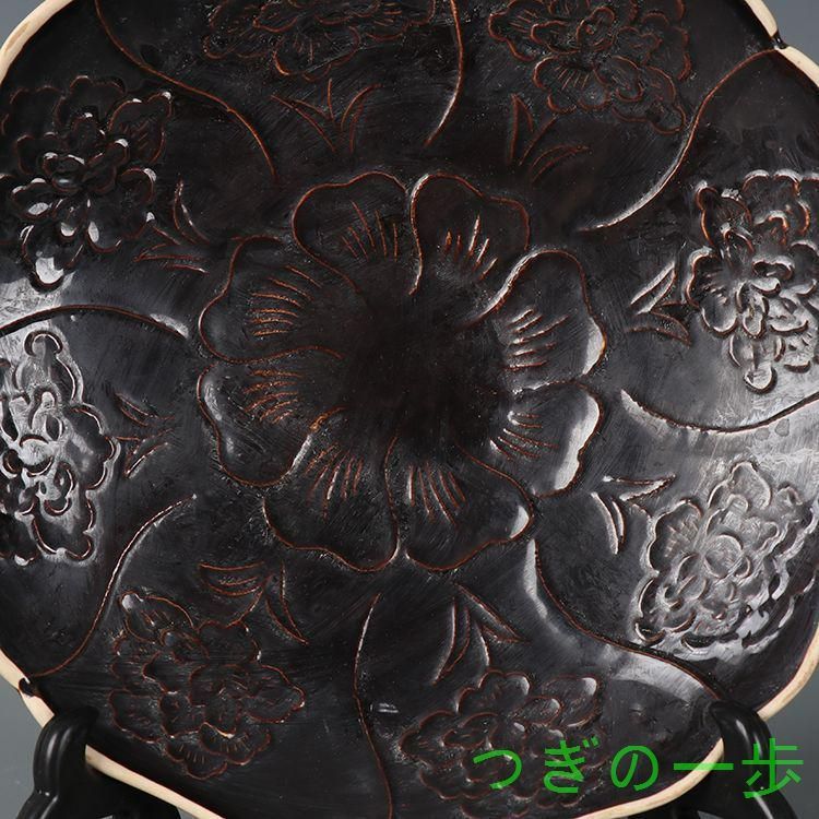 宋定窯 烏金釉刻牡丹茶盤 紫砂壷 壺承 装飾品 現代工芸品美術品 置物 宋定窯 烏金釉刻牡丹茶盤 紫砂壷 壺承 装飾品 現代工芸品美術品