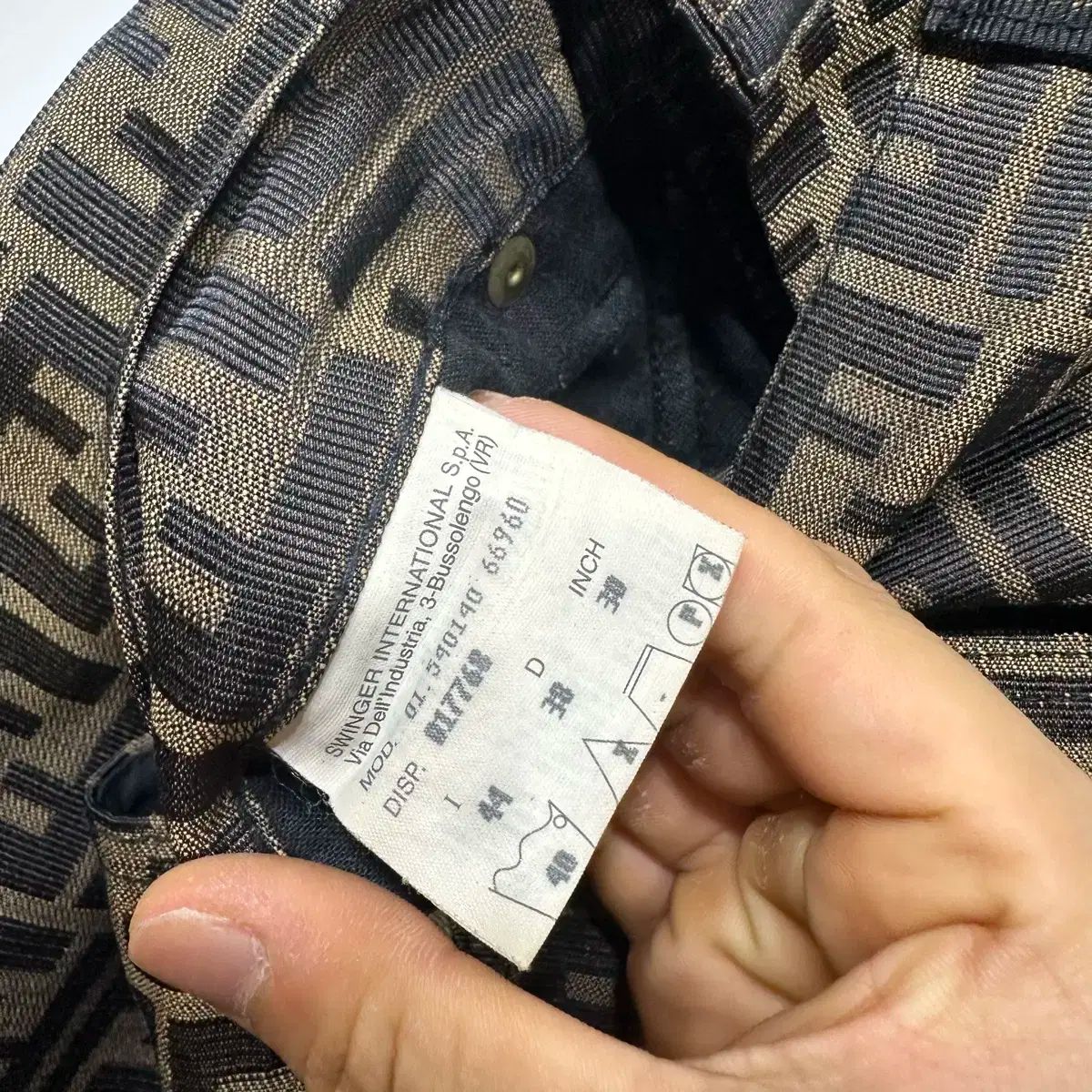 ロゴ パンツ