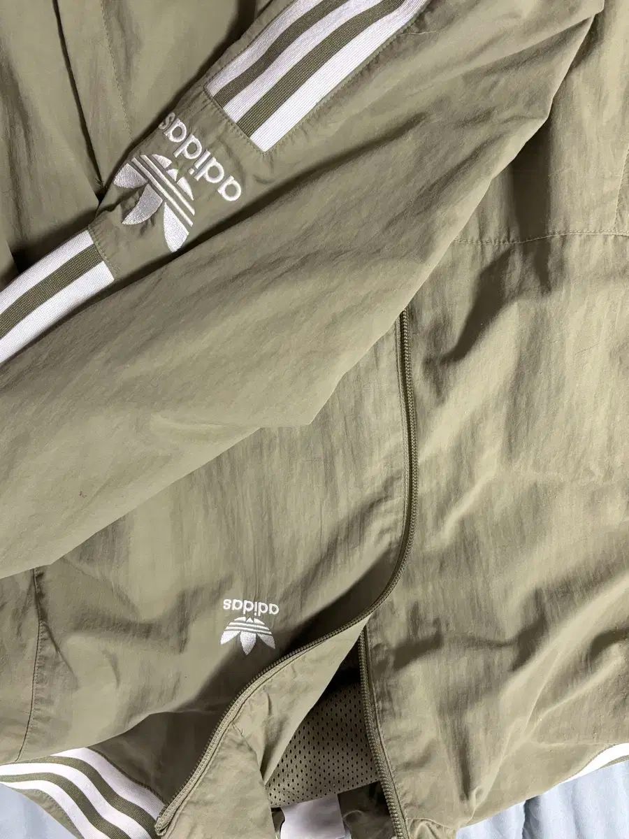 adidas アディダス