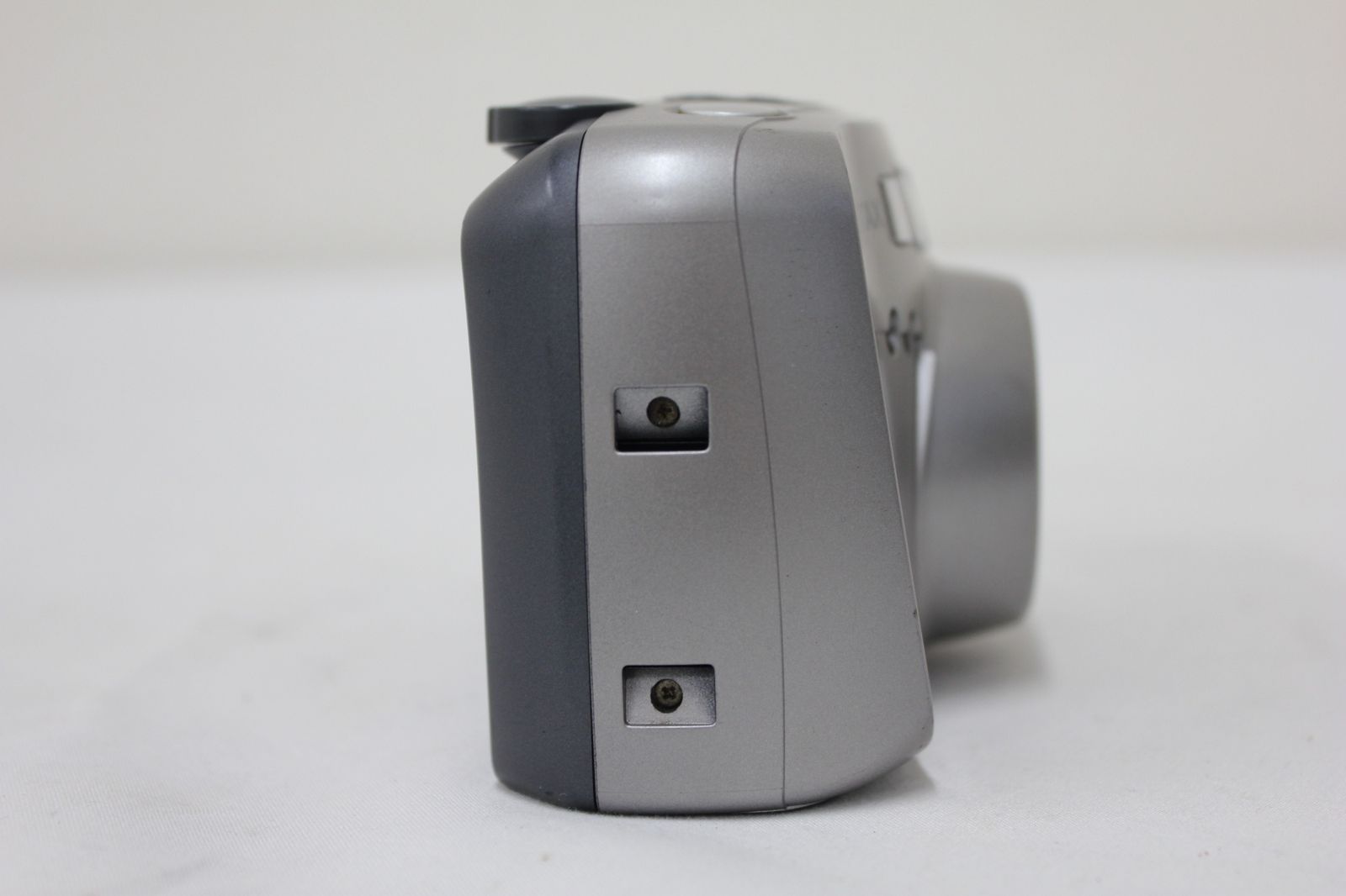 コンパクトカメラ e