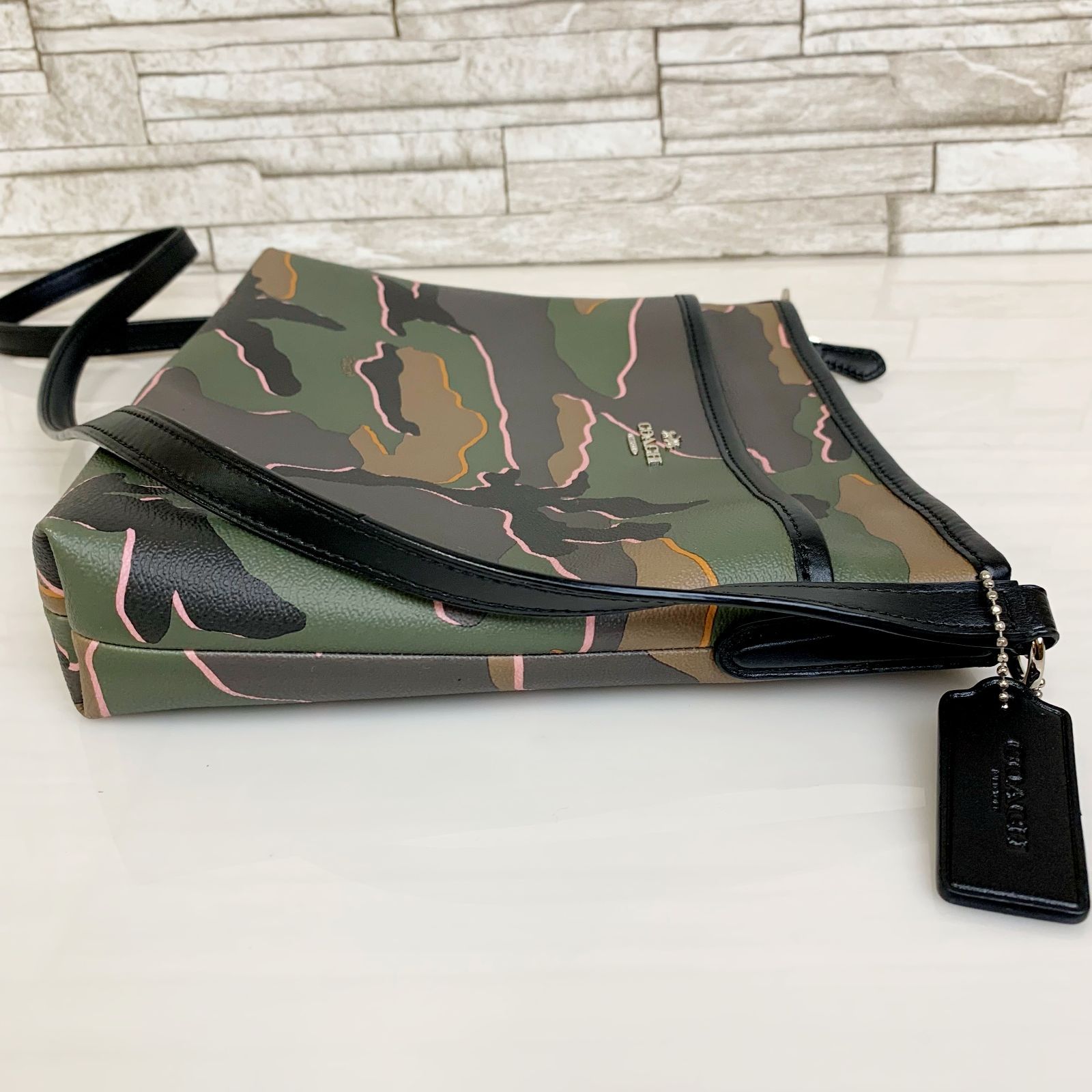 COACH カモフラージュ ショルダーバッグ美品