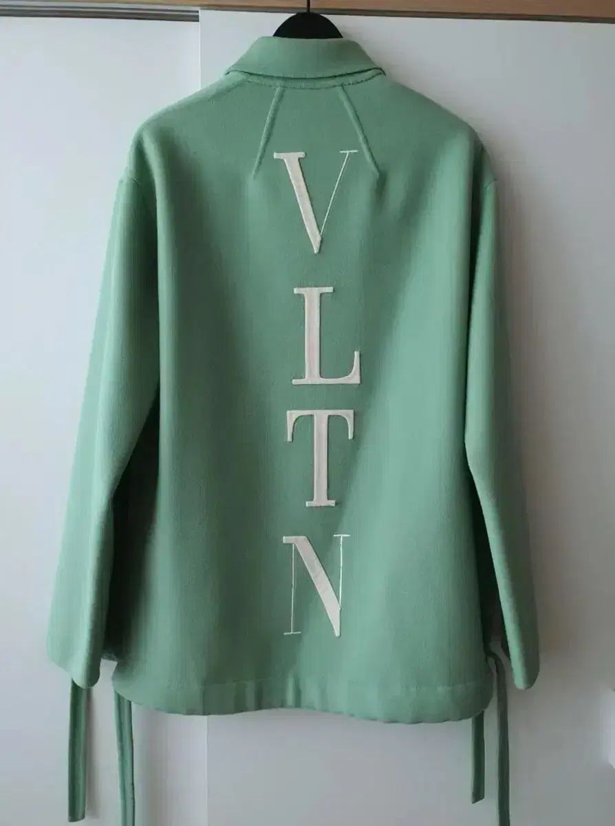 Valentino ヴァレンティノ ウール カシミア コーチジャケット ほんの始まりです 105 サイズ感