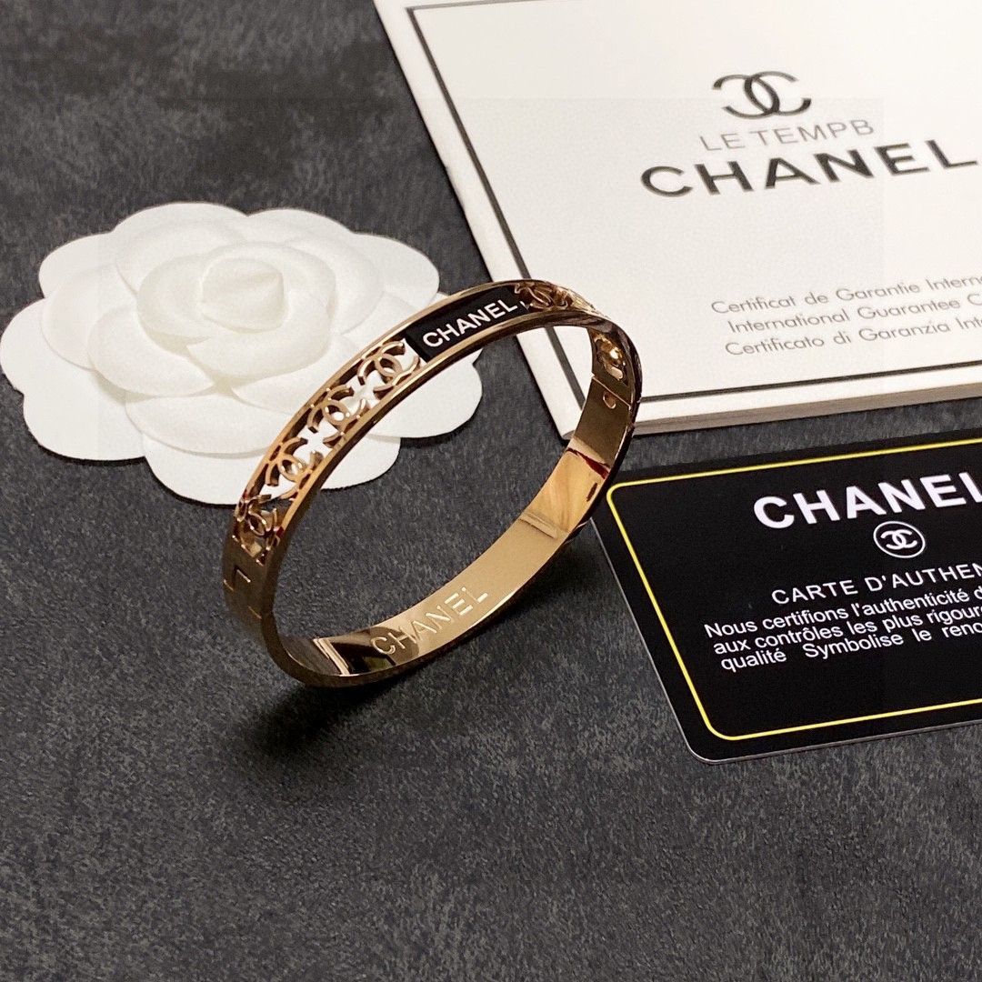 Chanel シャネル