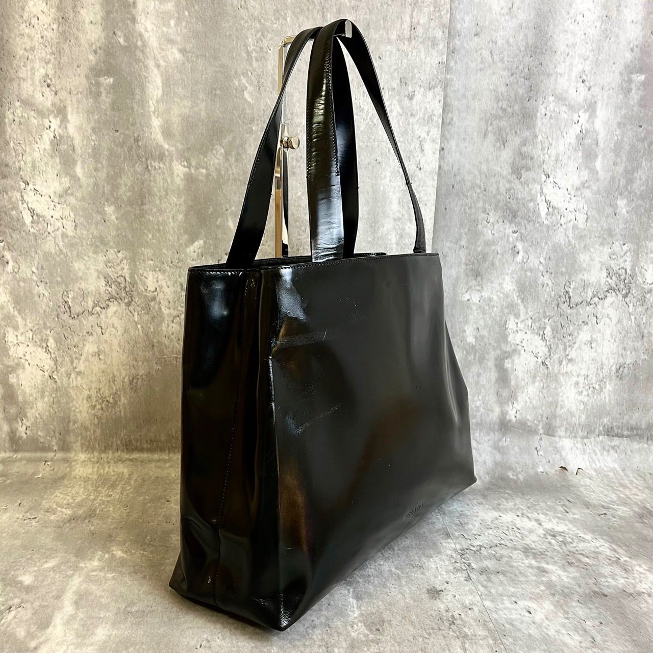 ✨良品✨PRADA プラダ ハンドバッグ トートバッグ ロゴ型押し ✨良品✨PRADA プラダ ハンドバッグ トートバッグ ロゴ型押し