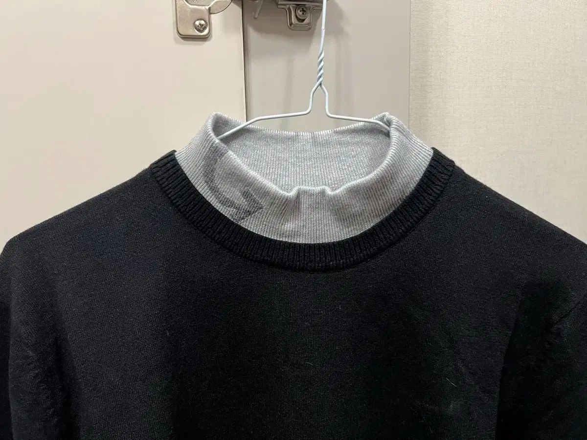 モックネックニット