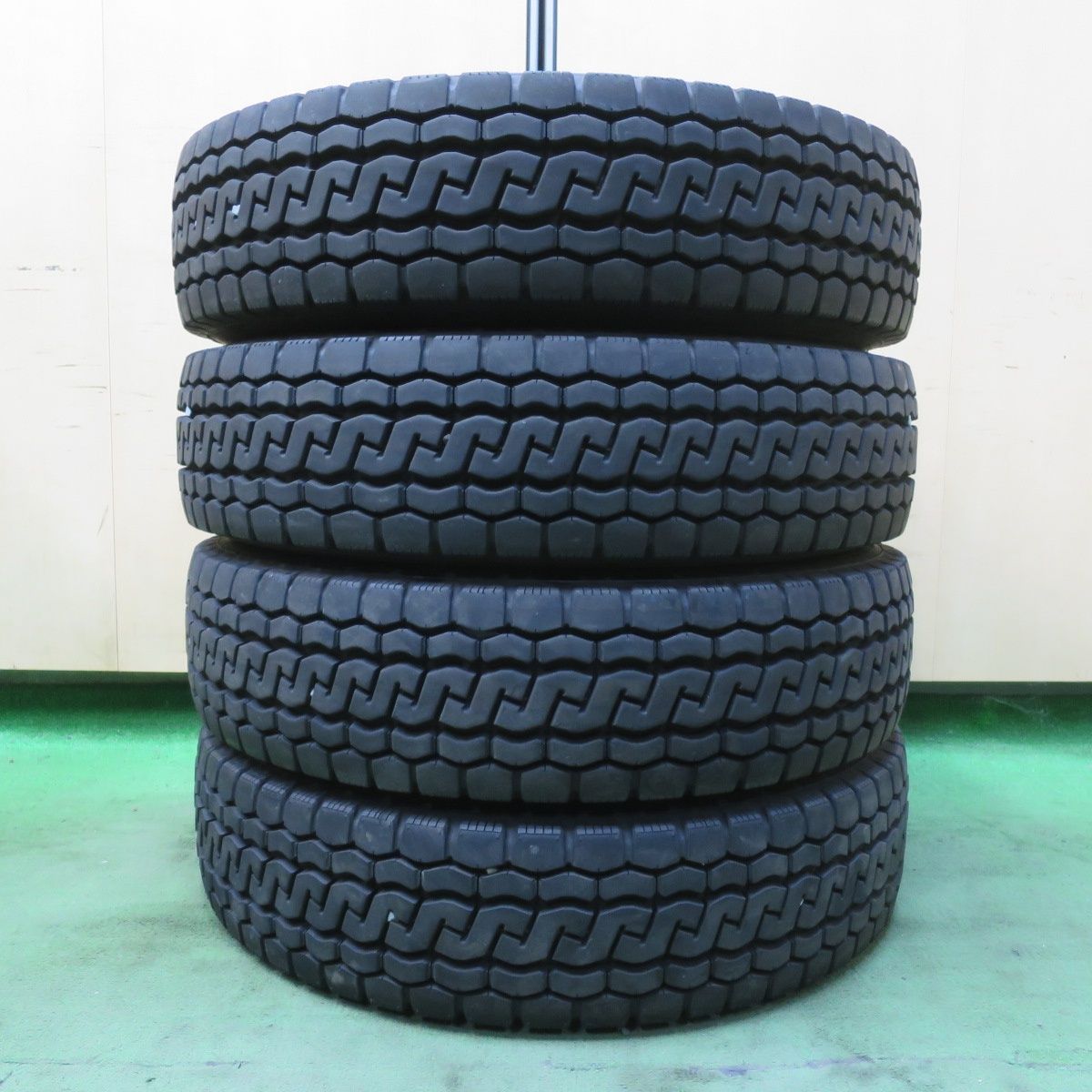 バリ溝 25年 9.5分 トラック タイヤ 205 85R16 117 115N ブリヂストン エコピア M812 ミックス オールシーズン 16インチ 5101002イスタ