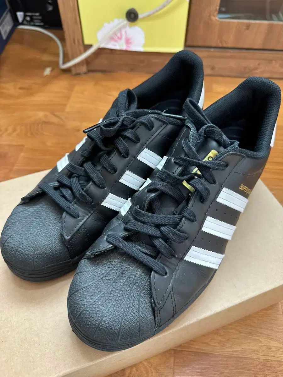 【雷市場（ポンジャン）商品韓国直送】280 adidas(アディダス) スーパースター 黒 白